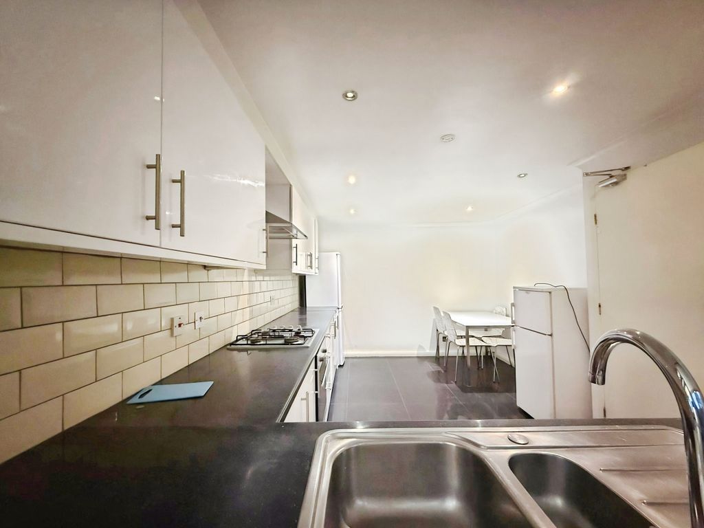 Property photo 2 of 11 7980Eadd-Whatsapp 20Image 202025-10-28 20At 2009.26.50_49Cdbd65