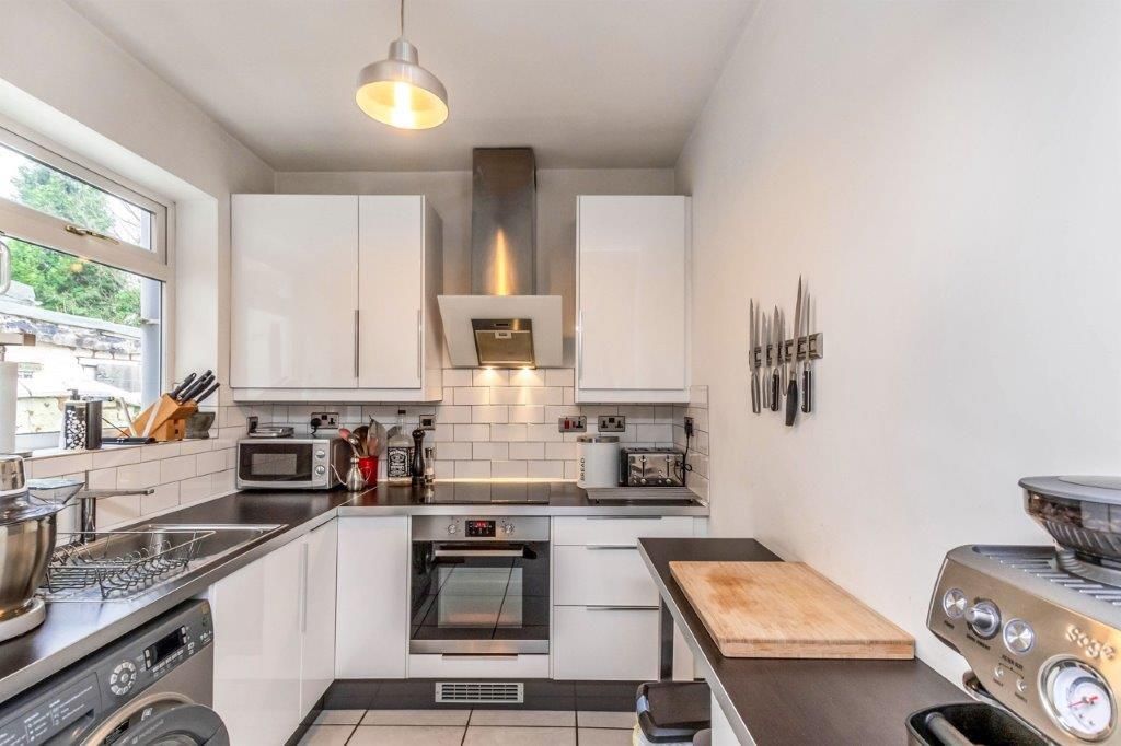 Property photo 2 of 9 Kitchen