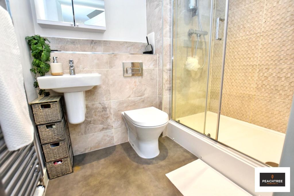 Property photo 3 of 22 Bathroom