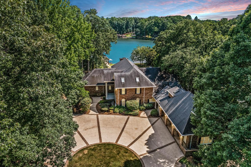 Property photo 3 of 45