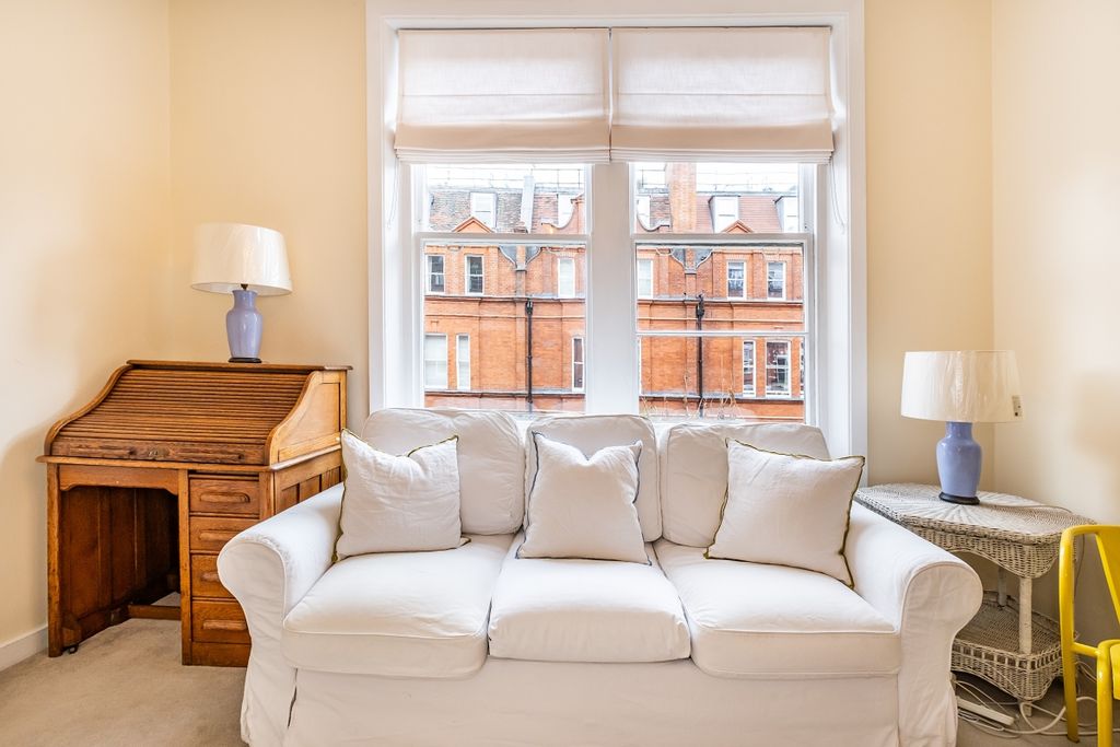 Property photo 3 of 11 Flat-N-36-Egerton...