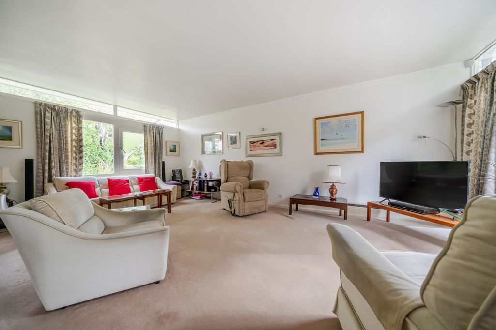 Property photo 3 of 21 Sitting Room