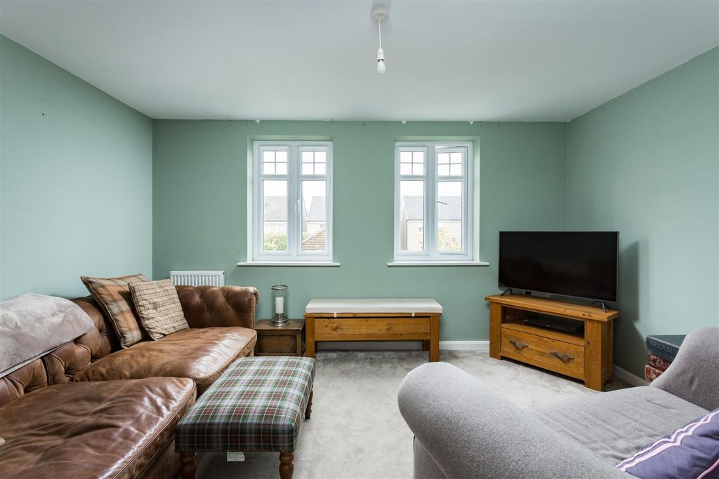 Property photo 2 of 23 51 Mill Lane-07.Jpg