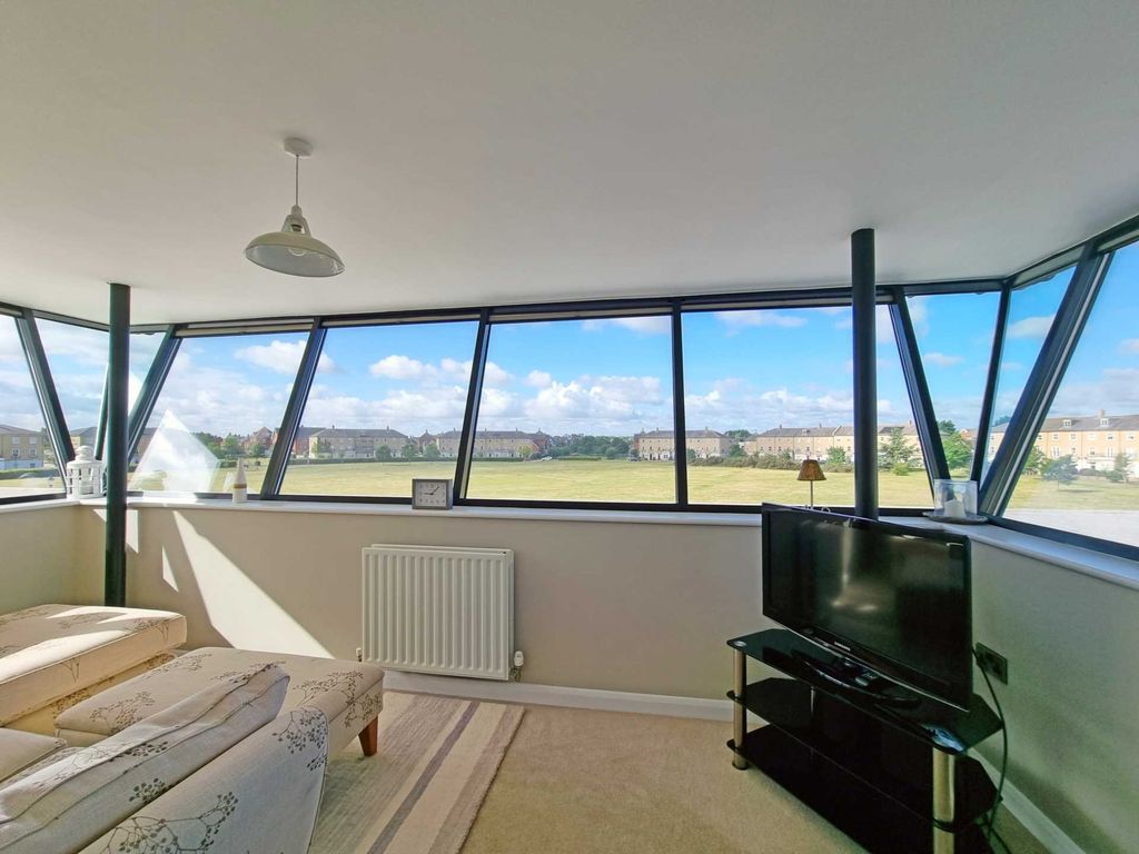 Property photo 2 of 35