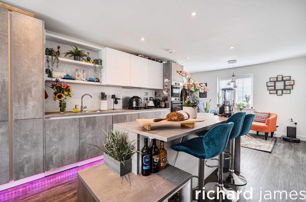 Property photo 3 of 12 Dabf60Fdfe5A4Da59E1A36A9991Ad2cd