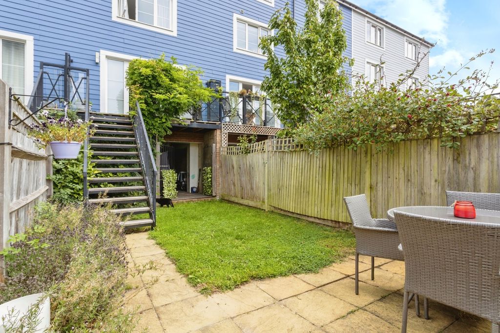 Property photo 3 of 17 Photo