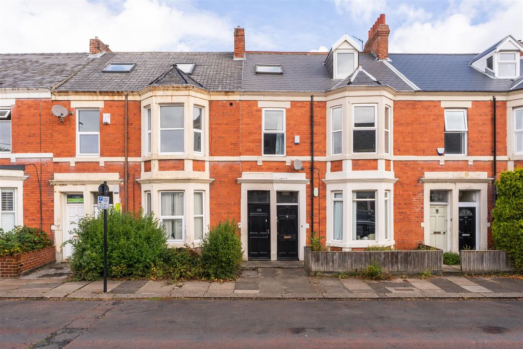 Property photo 1 of 19 128 Glenthorn Ext.Png