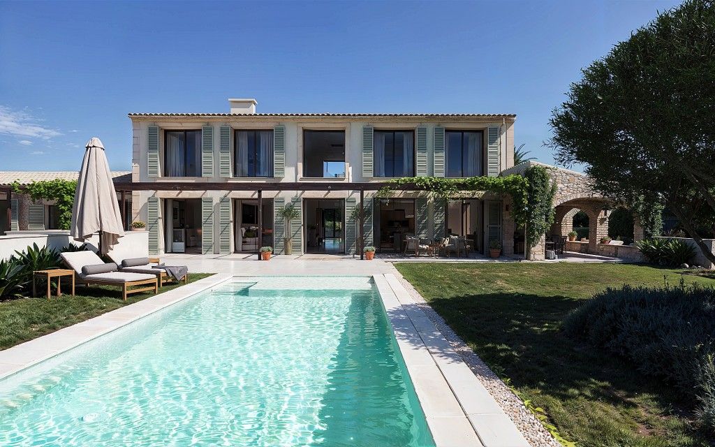 Property photo 2 of 20 Exterior (1)