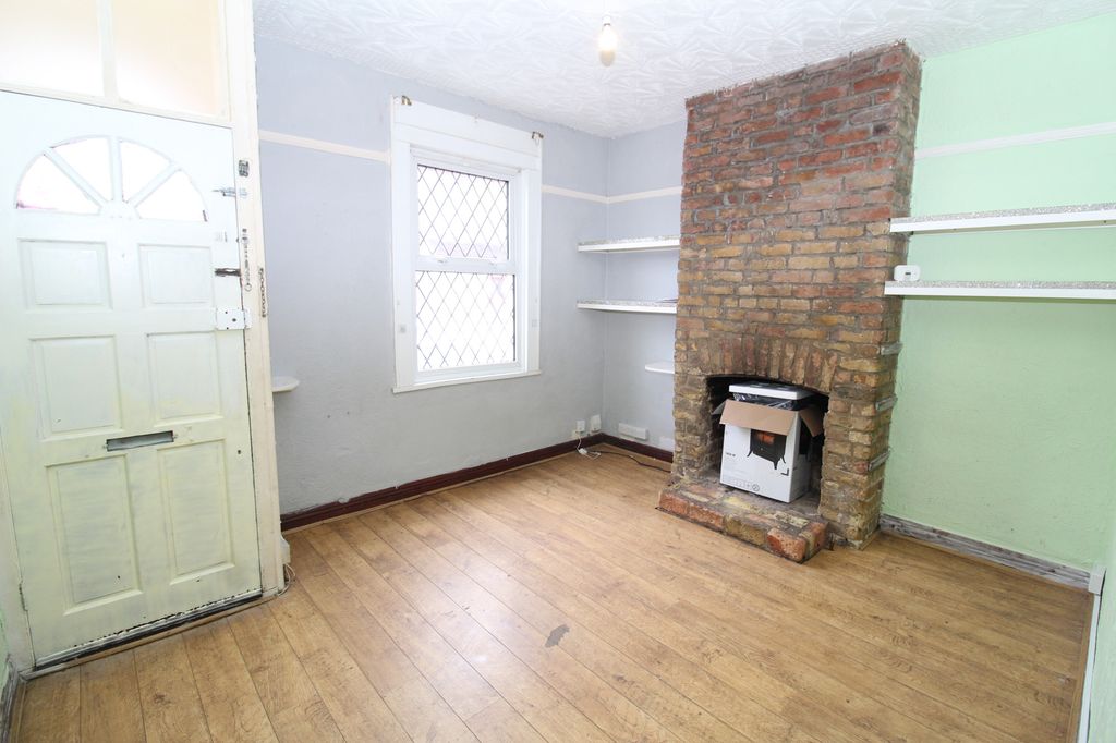 Property photo 2 of 8