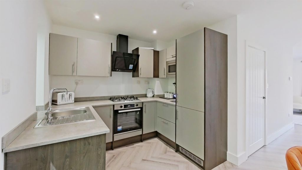 Property photo 3 of 21 Kitchen_Pe.Jpg