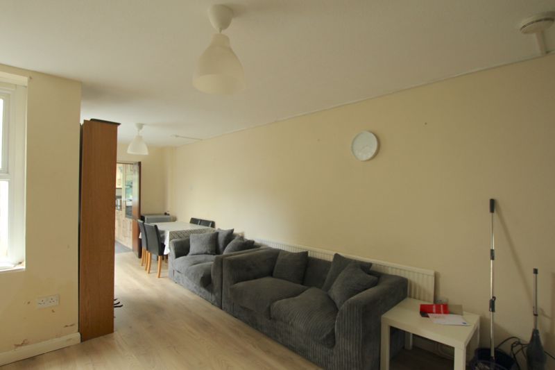 Property photo 3 of 7 Photo 6