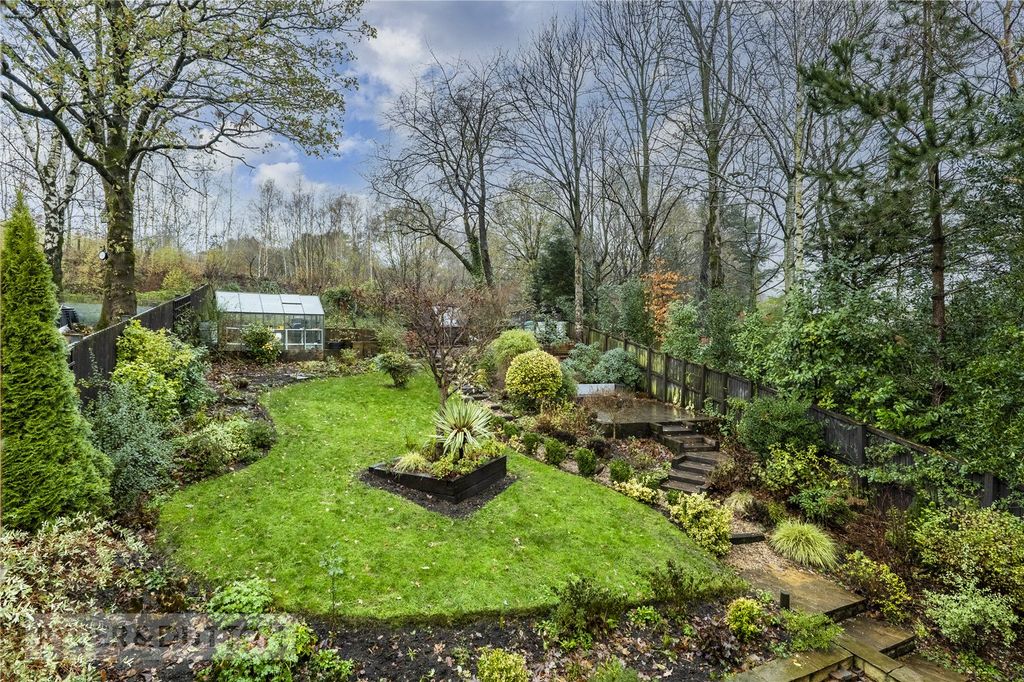 Property photo 2 of 27 Rear Garden