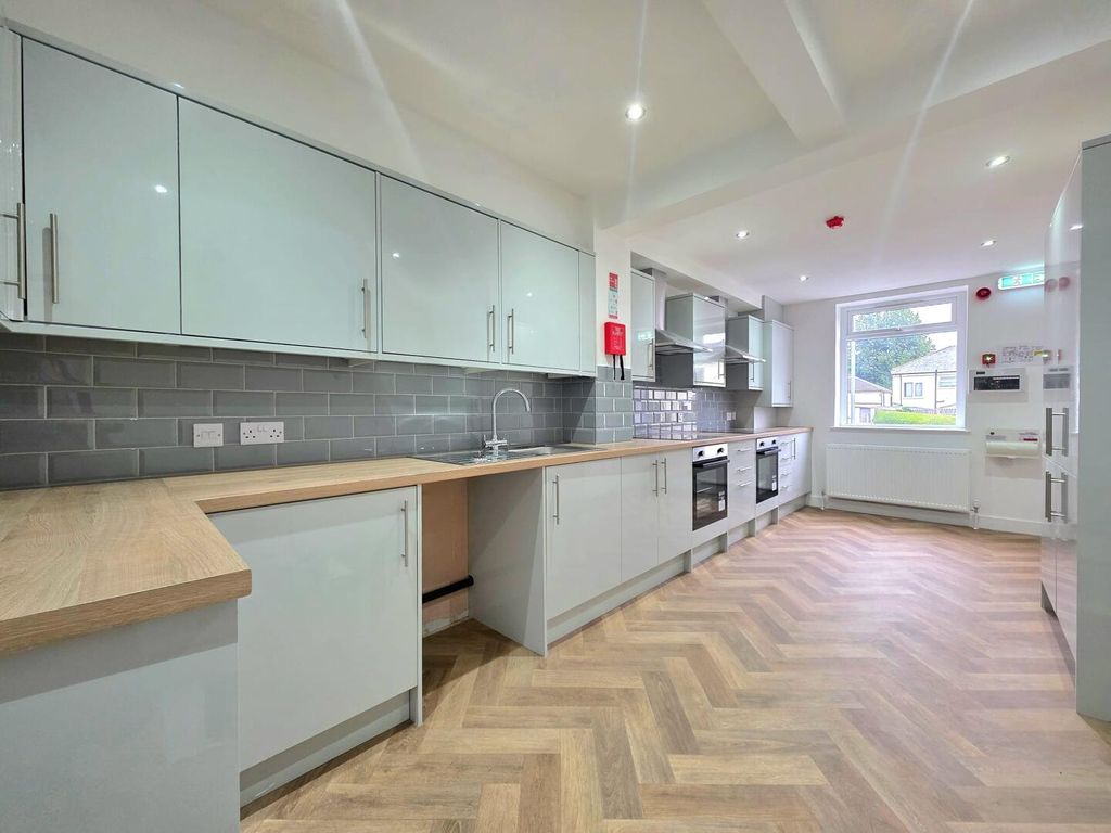 Property photo 2 of 11 Kitchen
