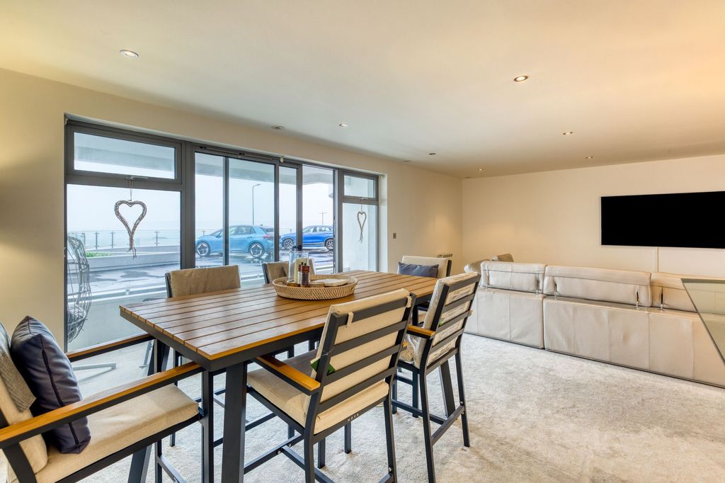 Additional image 11 of 3 bed flat for sale9 West Park Apartments, St Helier JE2