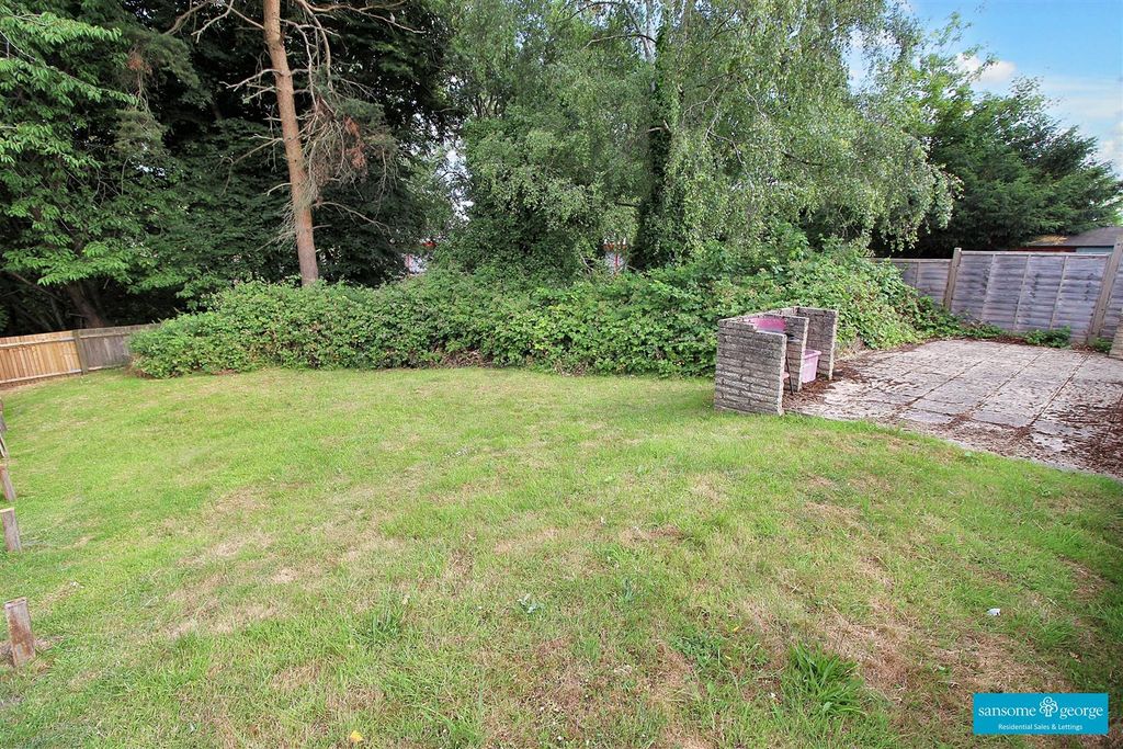 Property photo 3 of 18 Garden