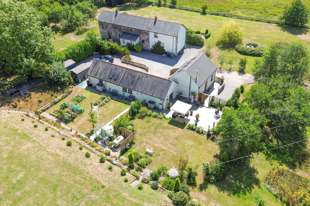 Property photo 2 of 35