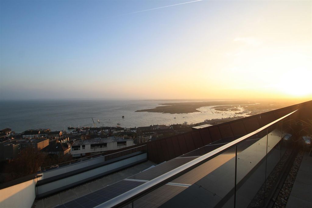 Property photo 2 of 14 View