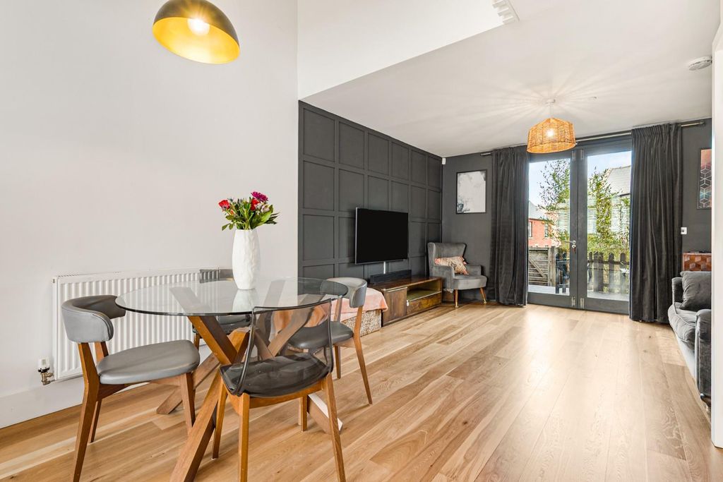 Property photo 3 of 25