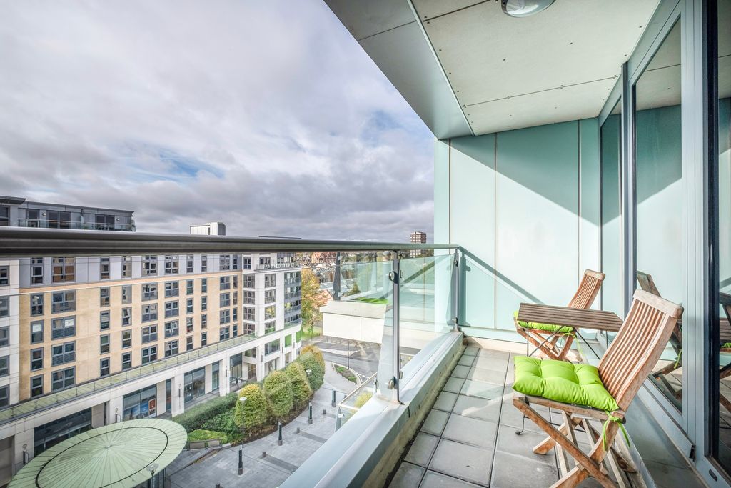 Property photo 2 of 16 8