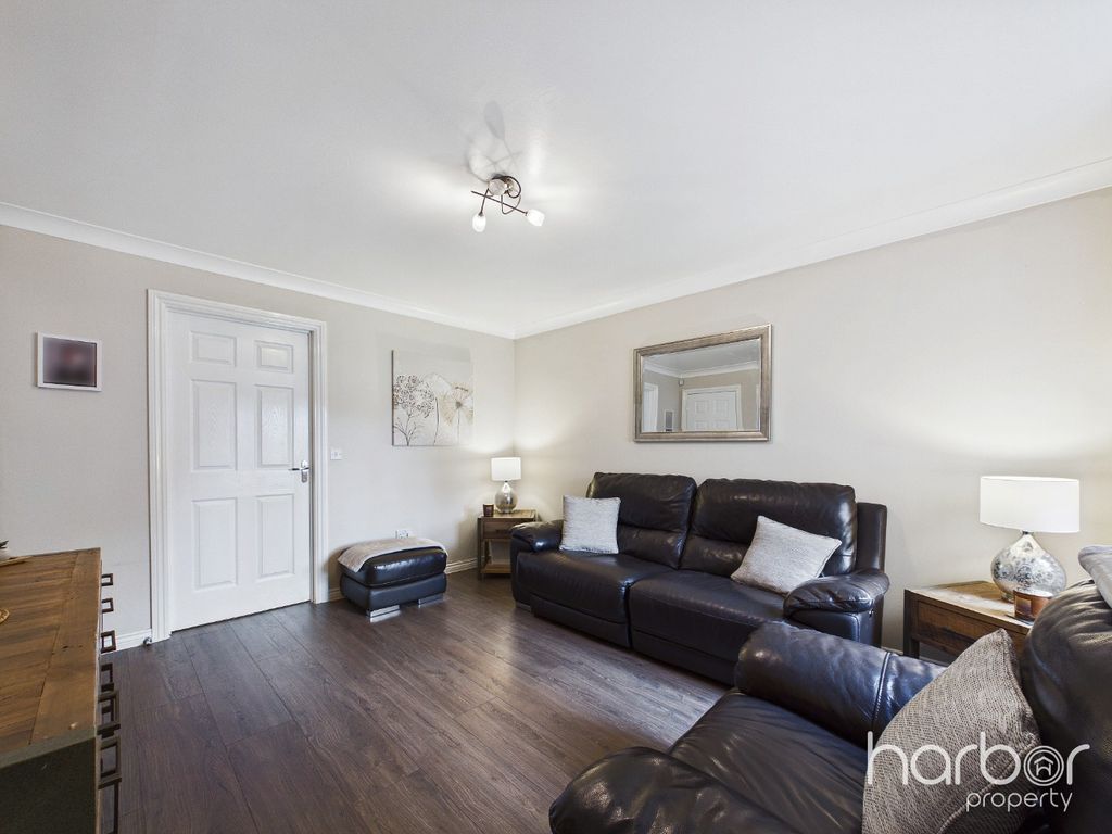 Property photo 2 of 14 5304043