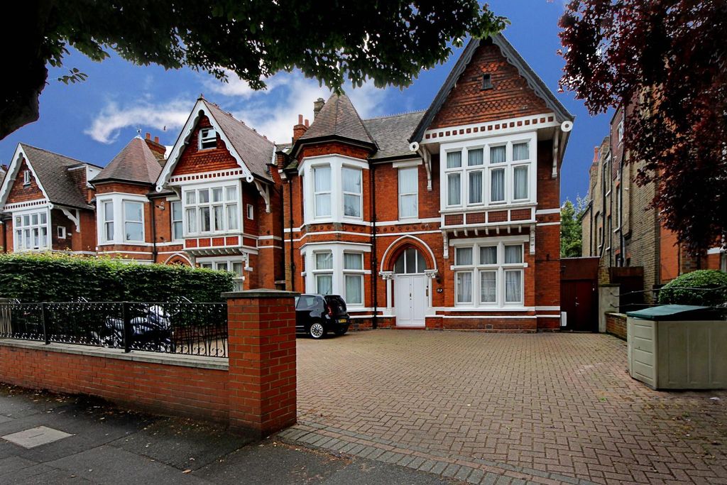 Property photo 1 of 5