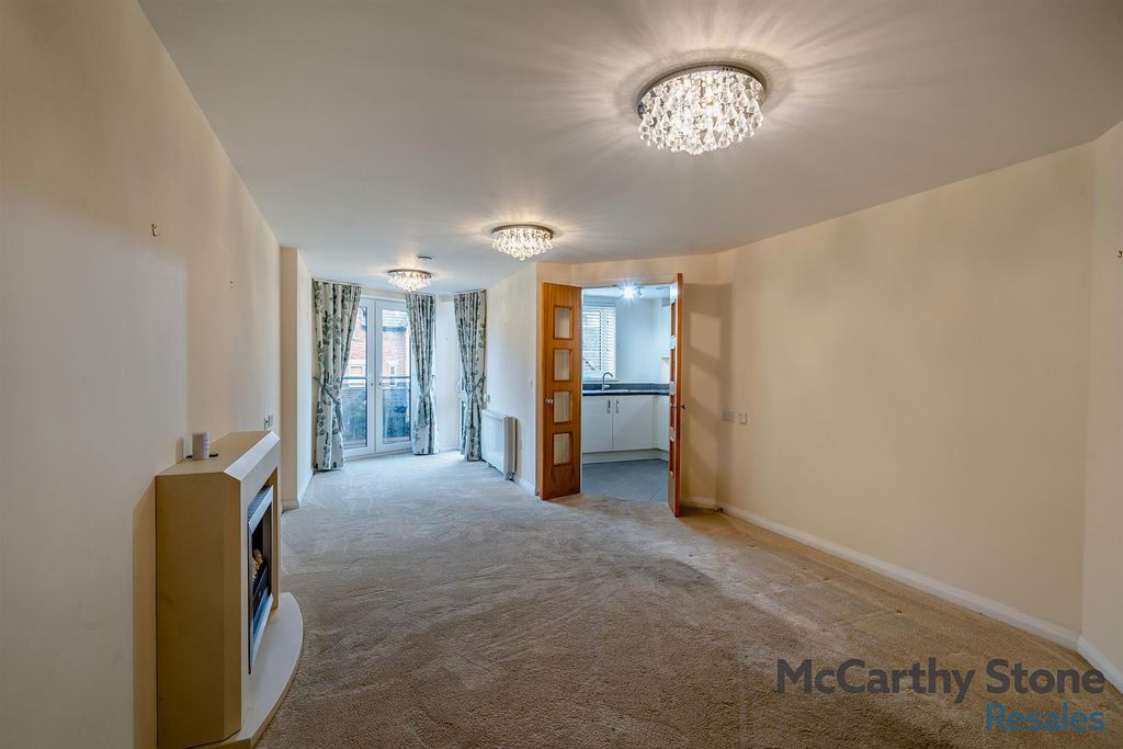 Property photo 3 of 21 8637286-Interior01-800.Jpg