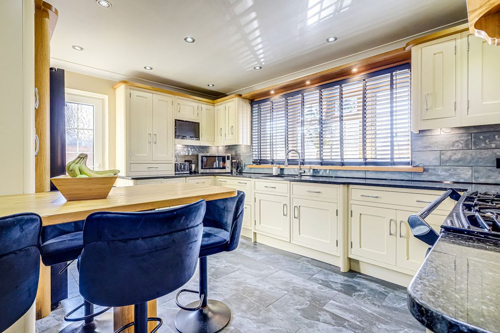 Property photo 2 of 29