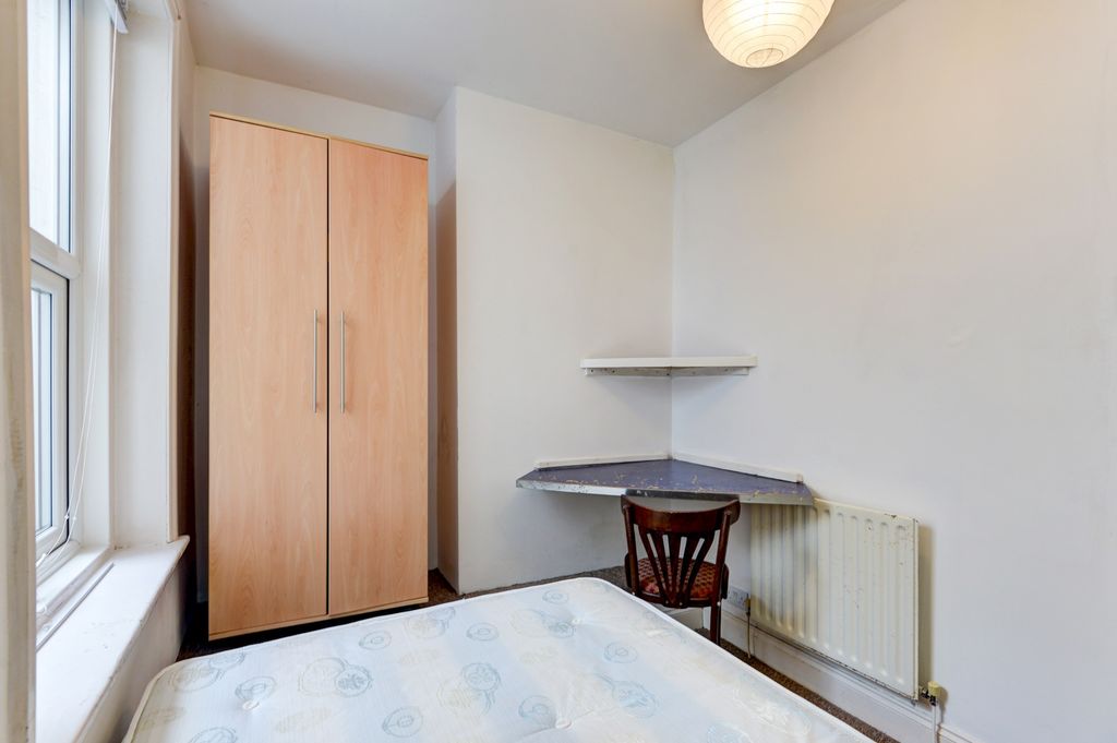 Property photo 3 of 18 A Cozy Bedroom Featuring A Wardrobe, A Bed, And A ...