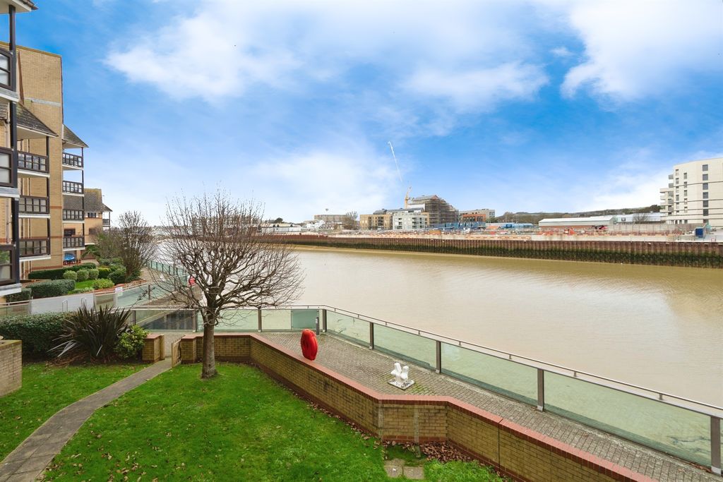 Property photo 2 of 20