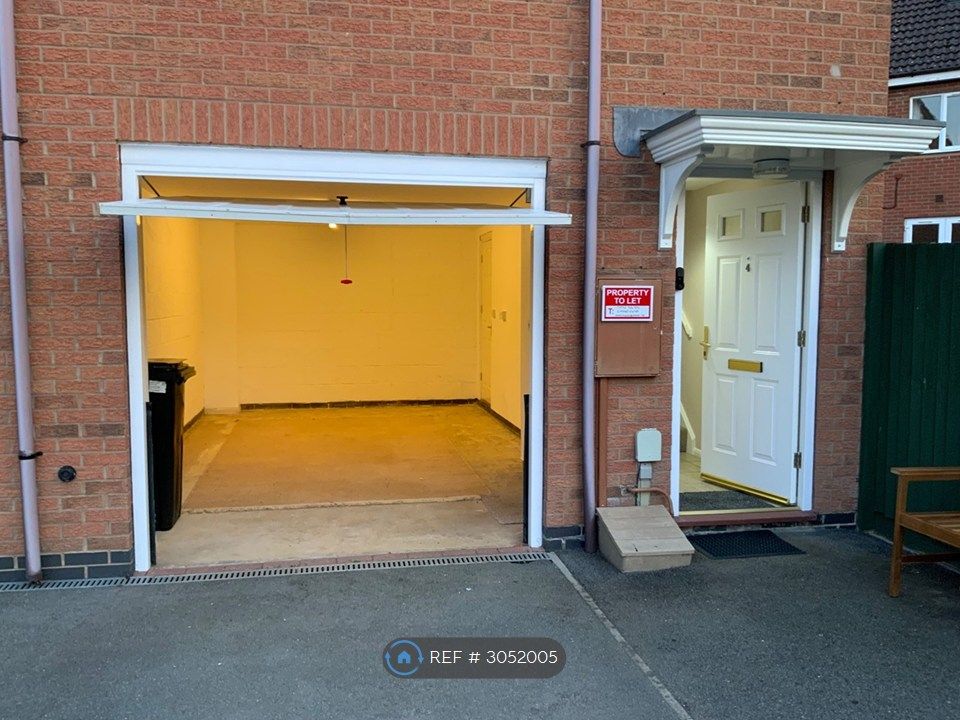 Property photo 2 of 22 Garage Access From Entrance Hall