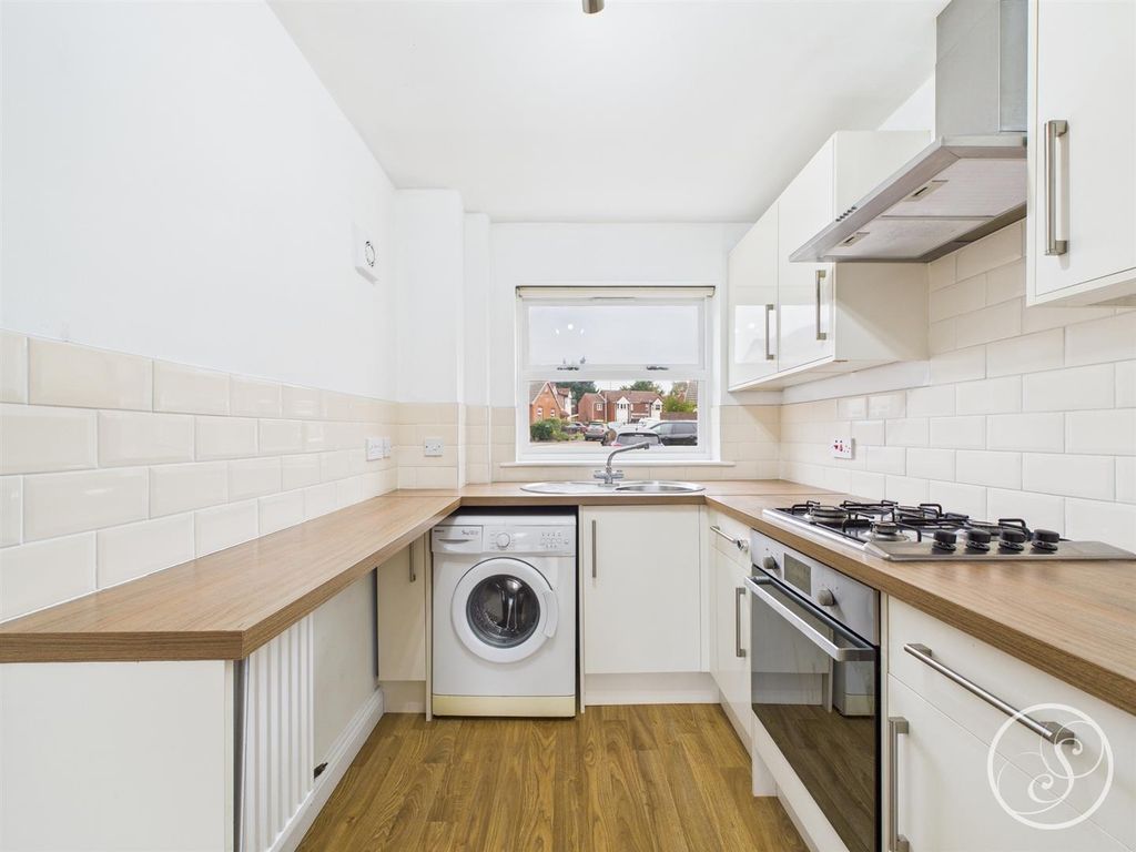 Property photo 3 of 17 Kitchen