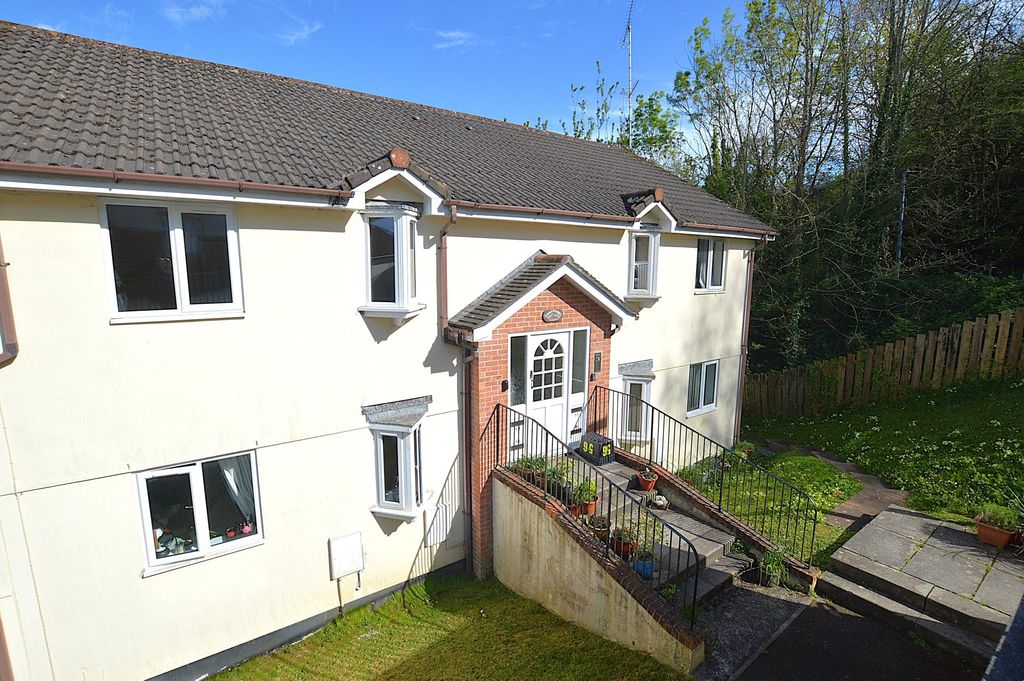 Property photo 2 of 12 Whole Building