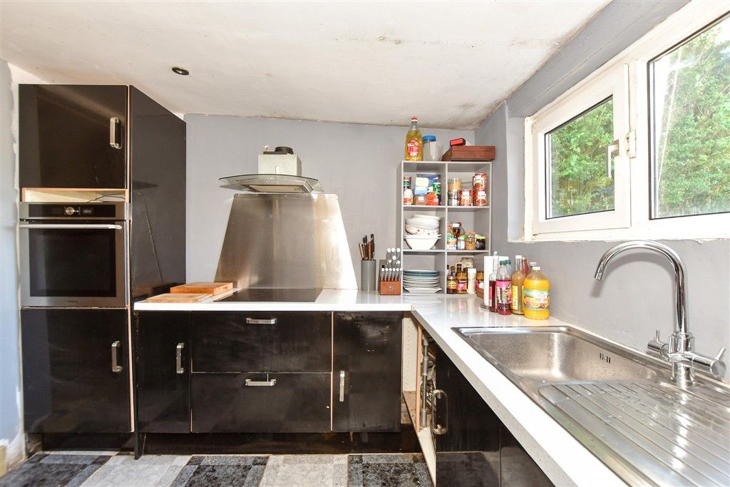 Property photo 1 of 10 Kitchen