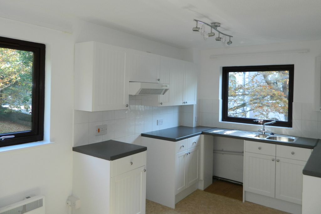 Property photo 3 of 6 Kitchen Diner