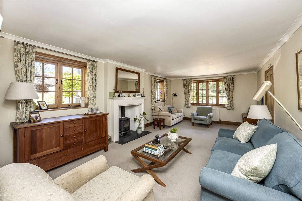 Property photo 3 of 21 Sitting Room