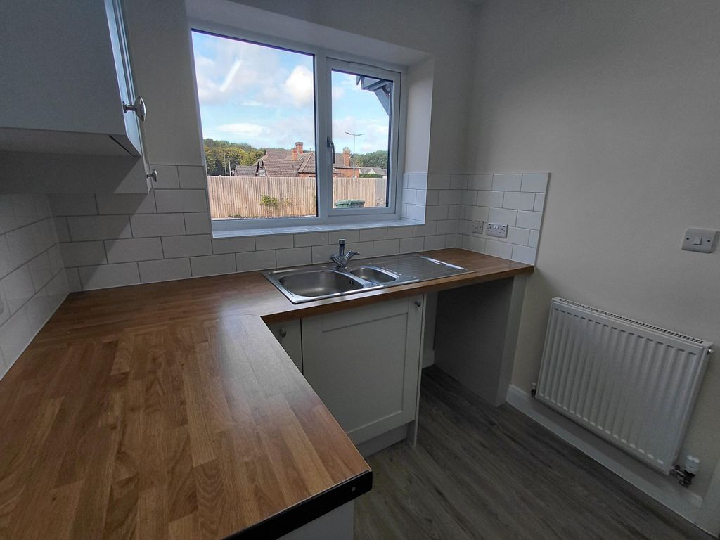 Property photo 3 of 16 Kitchen