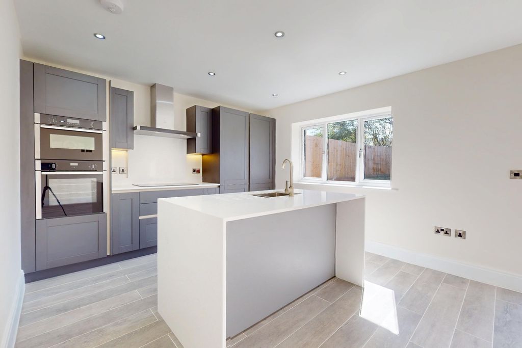 Property photo 3 of 32 5083523