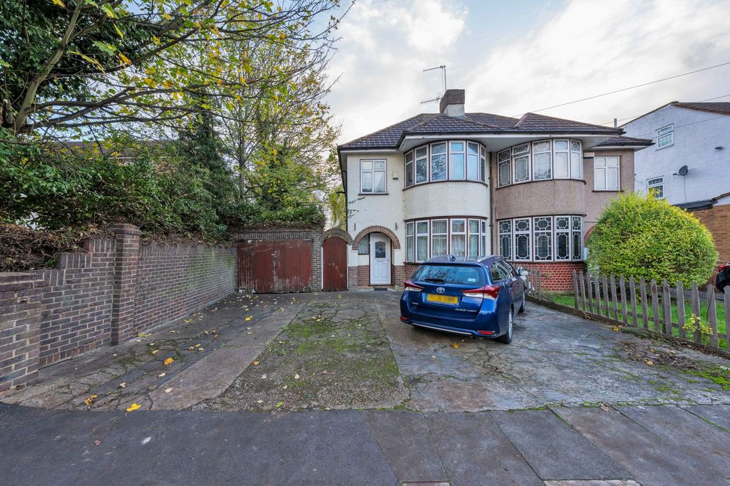 Property photo 1 of 10 Three Bedroom Semi Detached House For Sale In Hayes Ub3