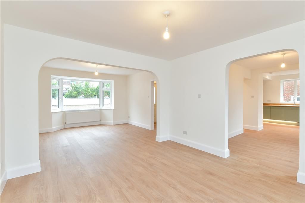 Property photo 3 of 20 Dining Area