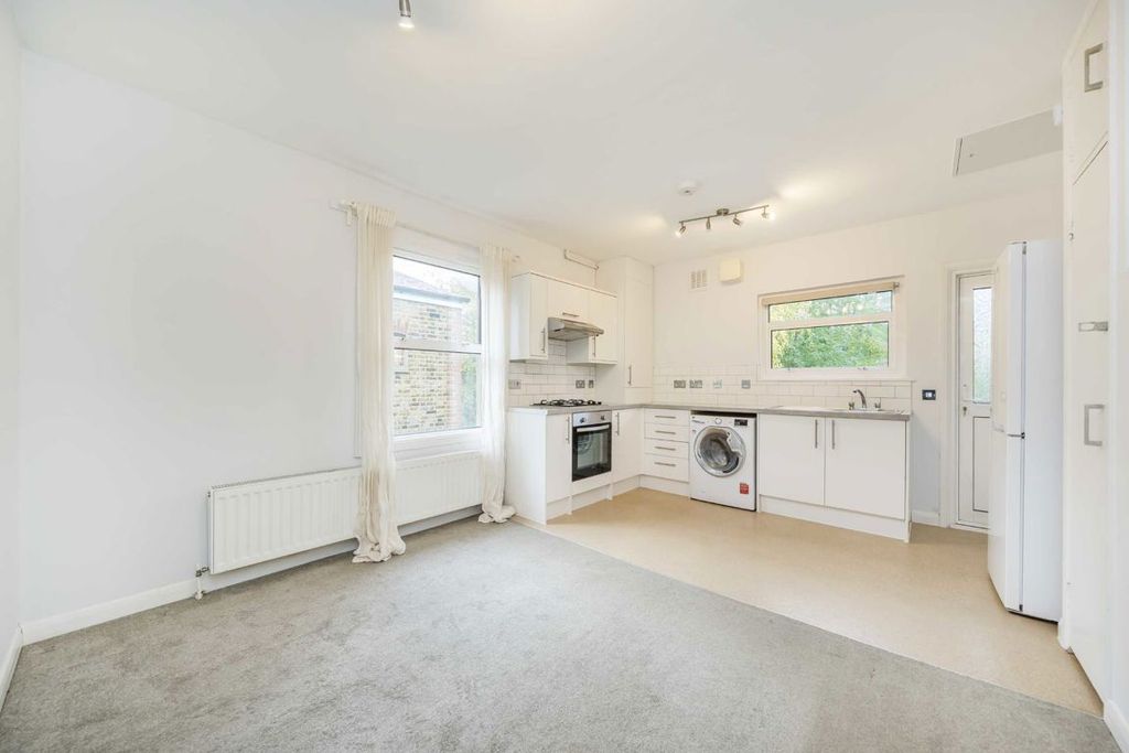 Property photo 3 of 6