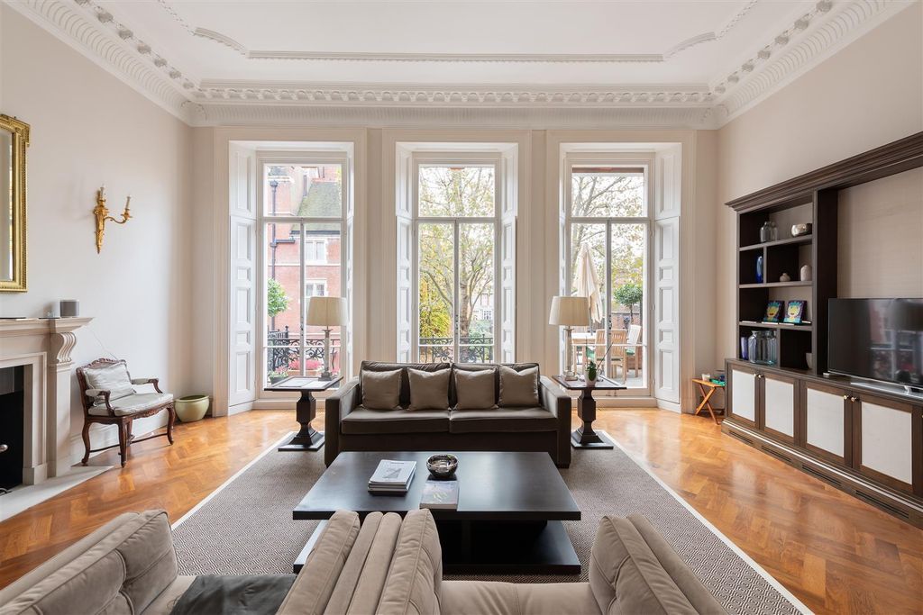 Property photo 1 of 18 Flat 2, 11 Cadogan Square Hi-1.Jpg