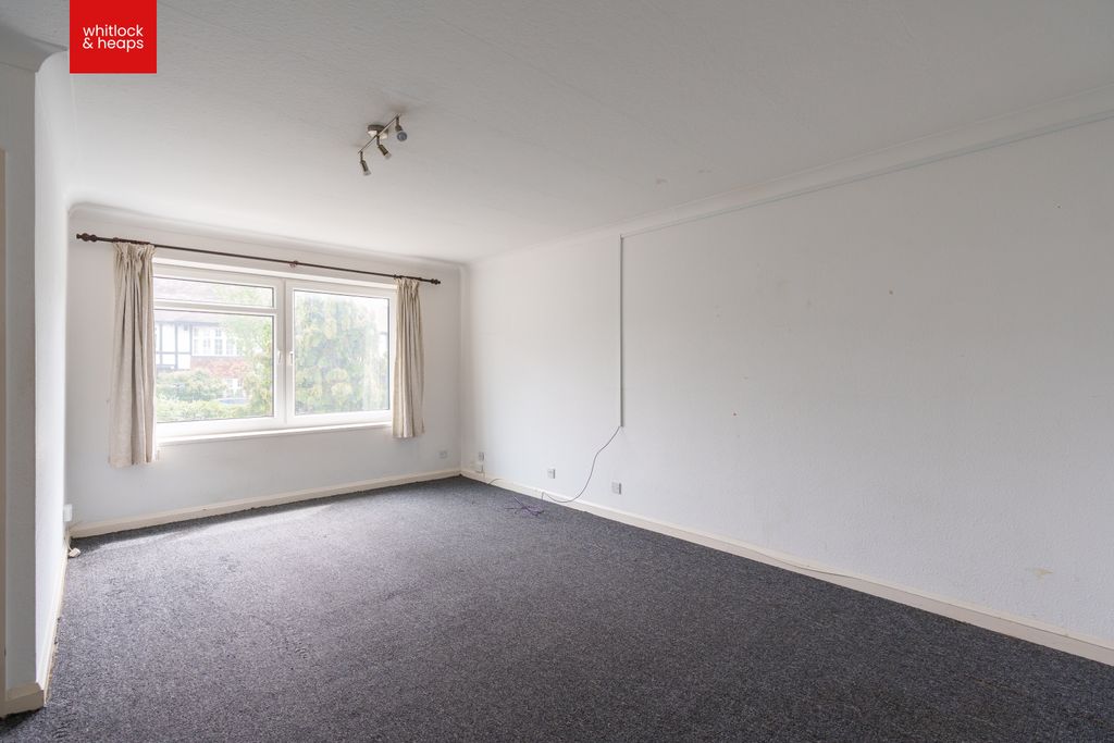 Property photo 3 of 10 liv 2