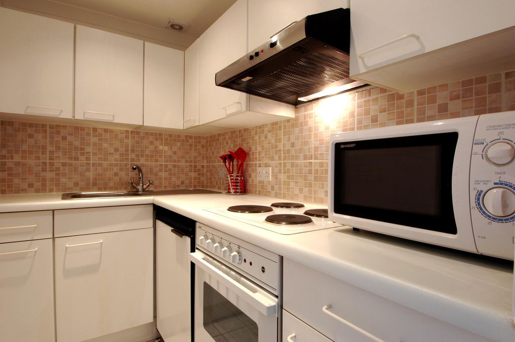 Property photo 2 of 6 Kitchen