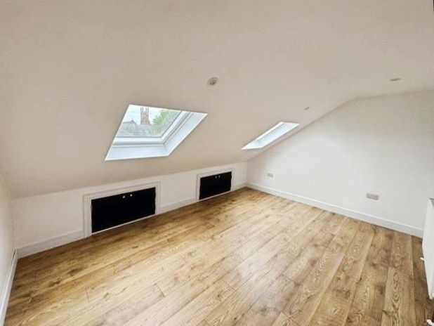 Property photo 2 of 17 Pbox-Bedroom-343457.Jpg