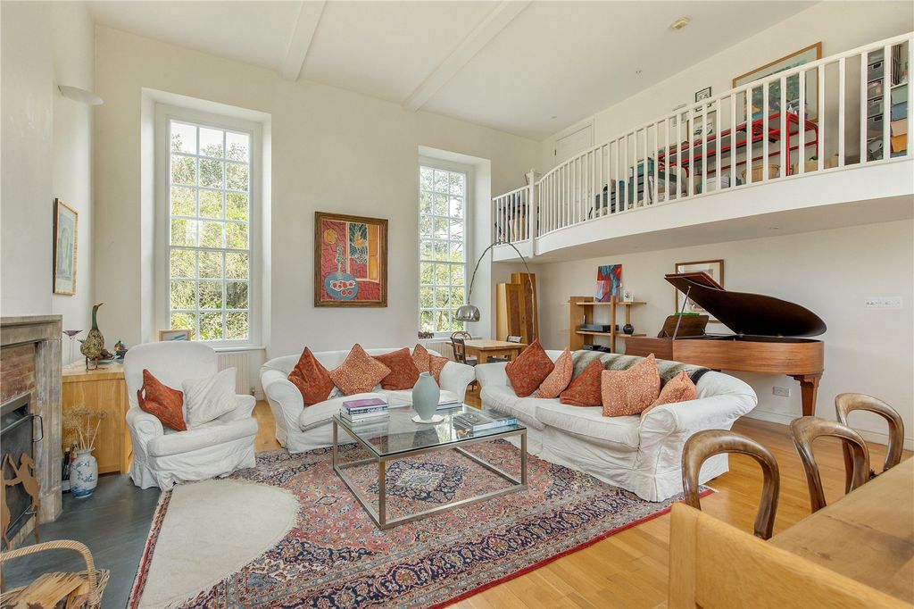 Property photo 2 of 19 Sitting Room