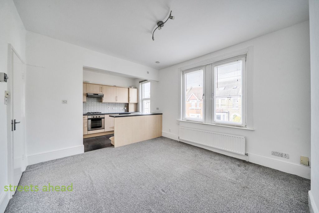 Property photo 3 of 11 181A216d-c4c0-466...