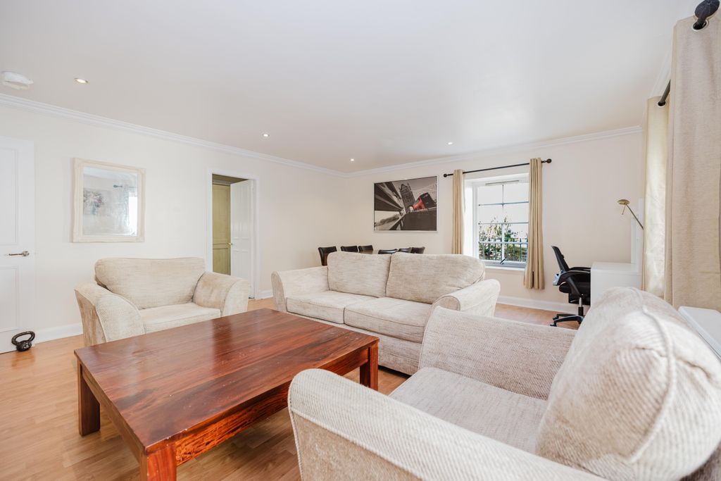 Property photo 2 of 21