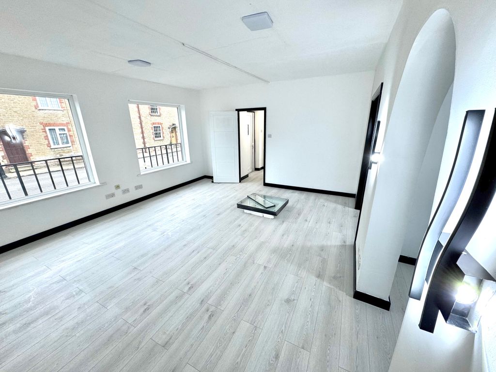 Property photo 2 of 36