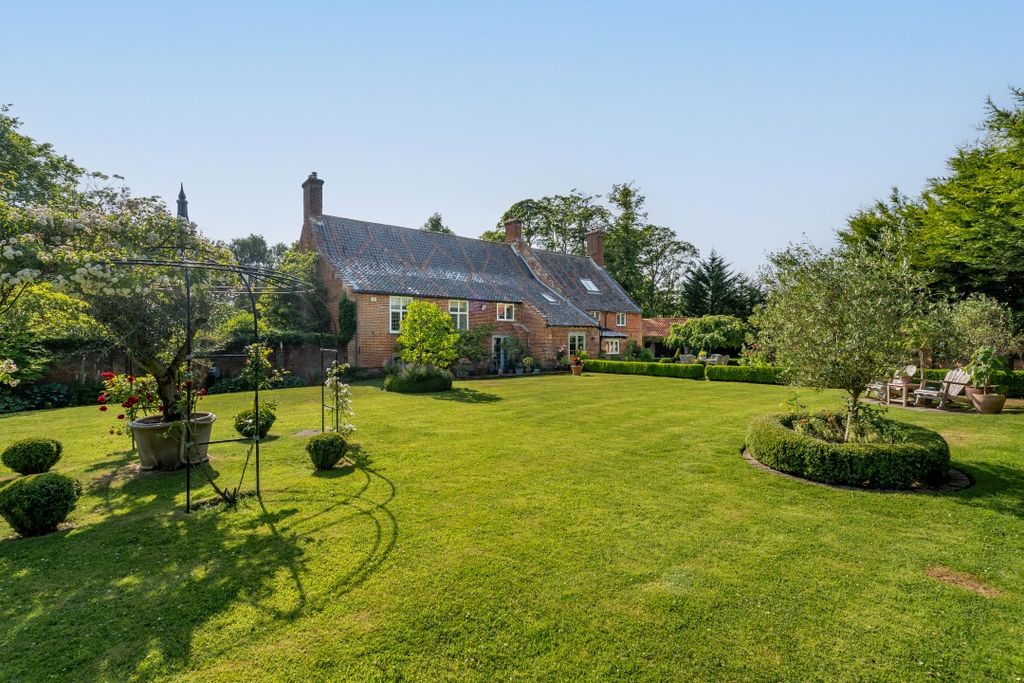 Property photo 1 of 37