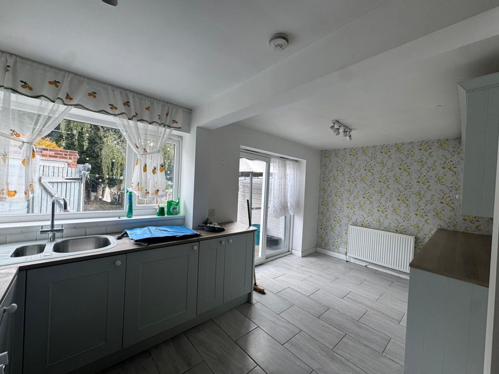 Property photo 2 of 9 Kitchen